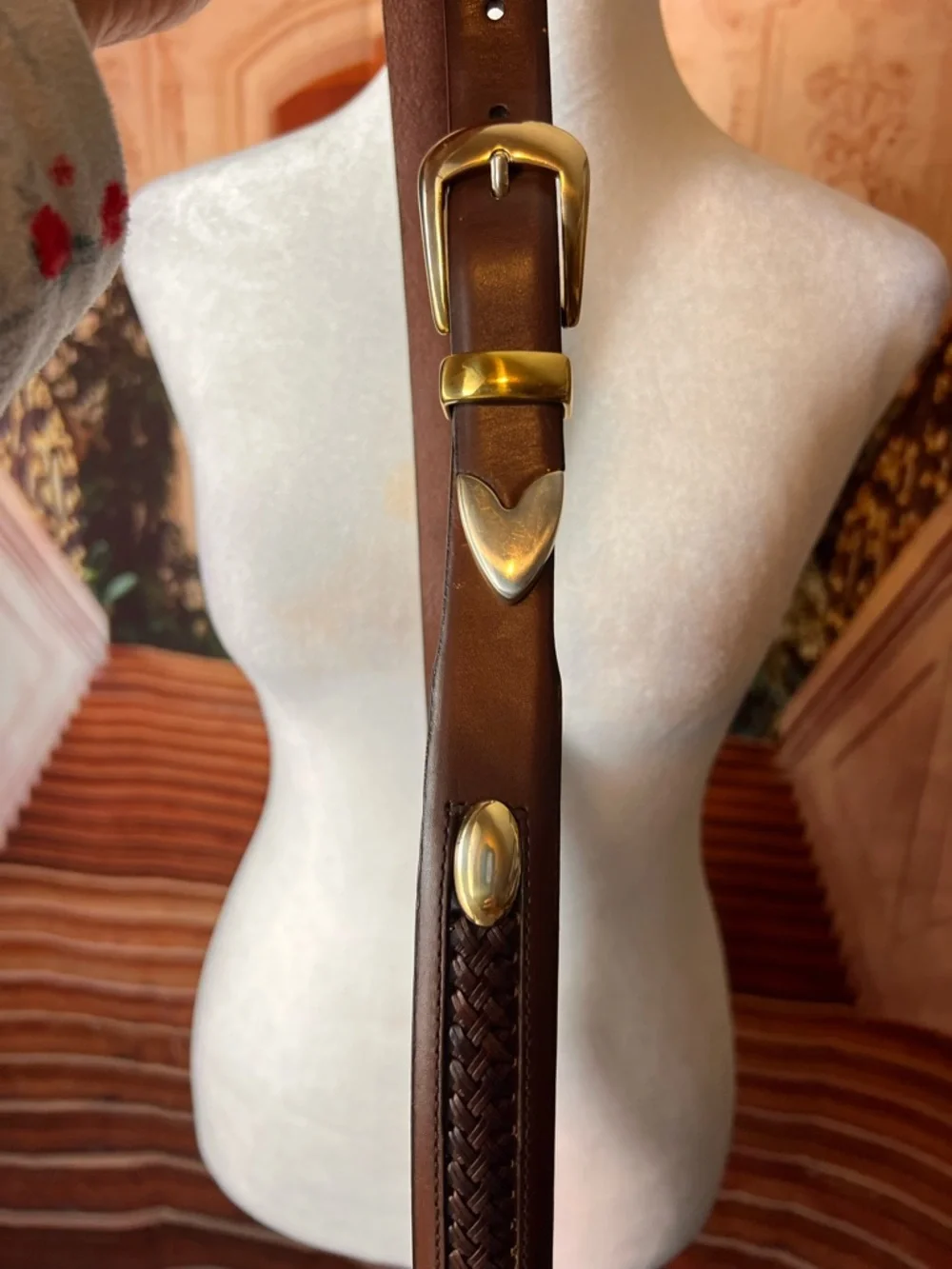 Izod Unique vintage genuine leather belt features a classic brown leather strap